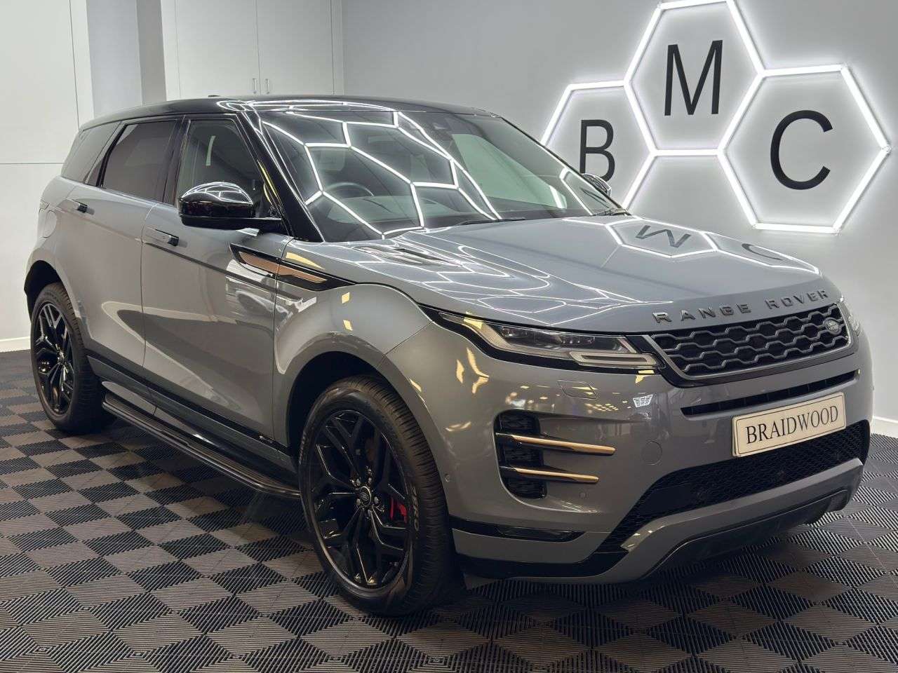 A 2019 LAND ROVER RANGE ROVER EVOQUE 2.0 D180 First Edition SUV 5dr Diesel Auto 4WD Euro 6 (s/s) (180 ps) A 2019 LAND ROVER RANGE ROVER EVOQUE 2.0 D180 First Edition SUV 5dr Diesel Auto 4WD Euro 6 (s/s) (180 ps)