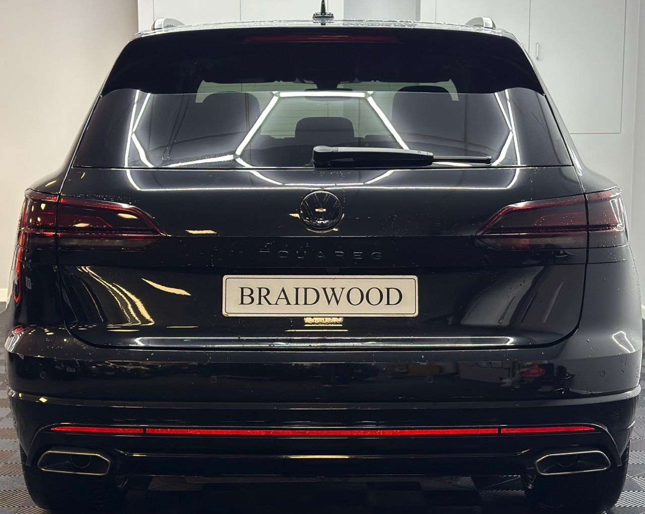 A 2023 VOLKSWAGEN TOUAREG 3.0 TDI V6 R-Line Tech Plus SUV 5dr Diesel Tiptronic 4Motion Euro 6 (s/s) ( A 2023 VOLKSWAGEN TOUAREG 3.0 TDI V6 R-Line Tech Plus SUV 5dr Diesel Tiptronic 4Motion Euro 6 (s/s) (