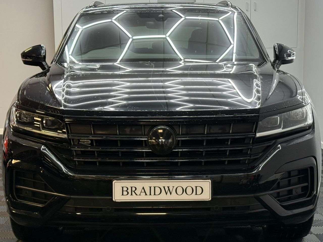 A 2023 VOLKSWAGEN TOUAREG 3.0 TDI V6 R-Line Tech Plus SUV 5dr Diesel Tiptronic 4Motion Euro 6 (s/s) ( A 2023 VOLKSWAGEN TOUAREG 3.0 TDI V6 R-Line Tech Plus SUV 5dr Diesel Tiptronic 4Motion Euro 6 (s/s) (