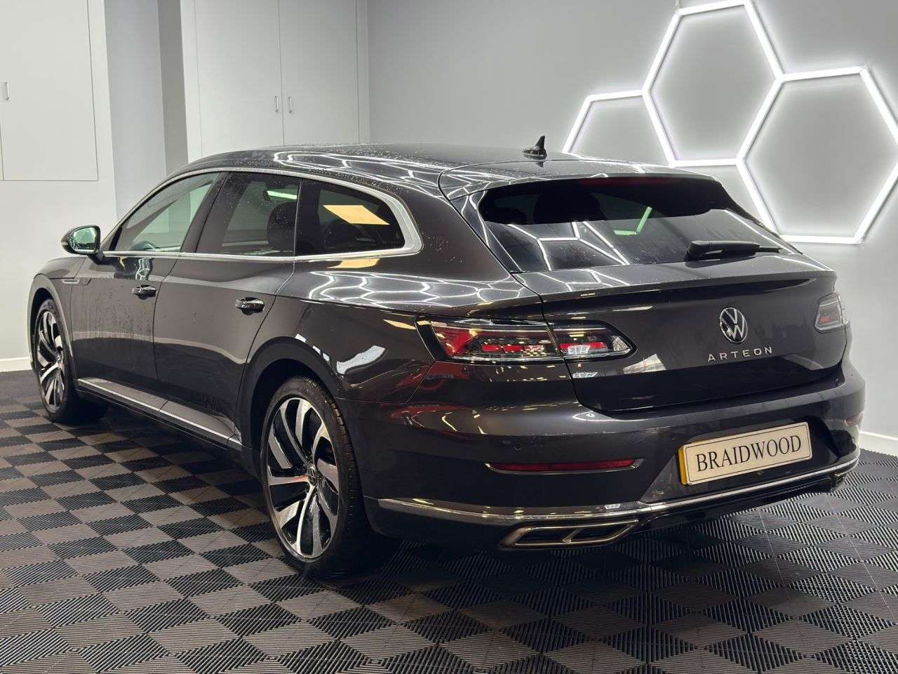 A 2023 VOLKSWAGEN ARTEON 2.0 TSI R-Line Shooting Brake 5dr Petrol DSG Euro 6 (s/s) (190 ps) A 2023 VOLKSWAGEN ARTEON 2.0 TSI R-Line Shooting Brake 5dr Petrol DSG Euro 6 (s/s) (190 ps)