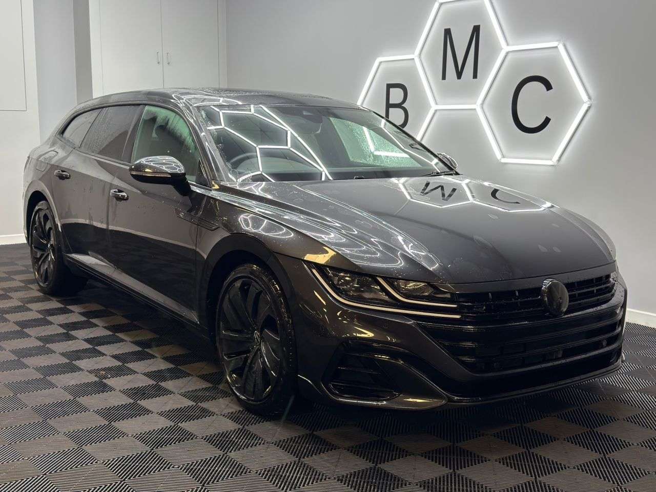 A 2023 VOLKSWAGEN ARTEON 2.0 TSI R-Line Shooting Brake 5dr Petrol DSG Euro 6 (s/s) (190 ps) A 2023 VOLKSWAGEN ARTEON 2.0 TSI R-Line Shooting Brake 5dr Petrol DSG Euro 6 (s/s) (190 ps)