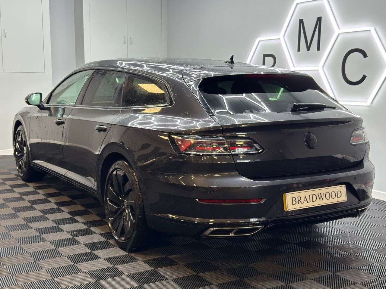 A 2023 VOLKSWAGEN ARTEON 2.0 TSI R-Line Shooting Brake 5dr Petrol DSG Euro 6 (s/s) (190 ps) A 2023 VOLKSWAGEN ARTEON 2.0 TSI R-Line Shooting Brake 5dr Petrol DSG Euro 6 (s/s) (190 ps)