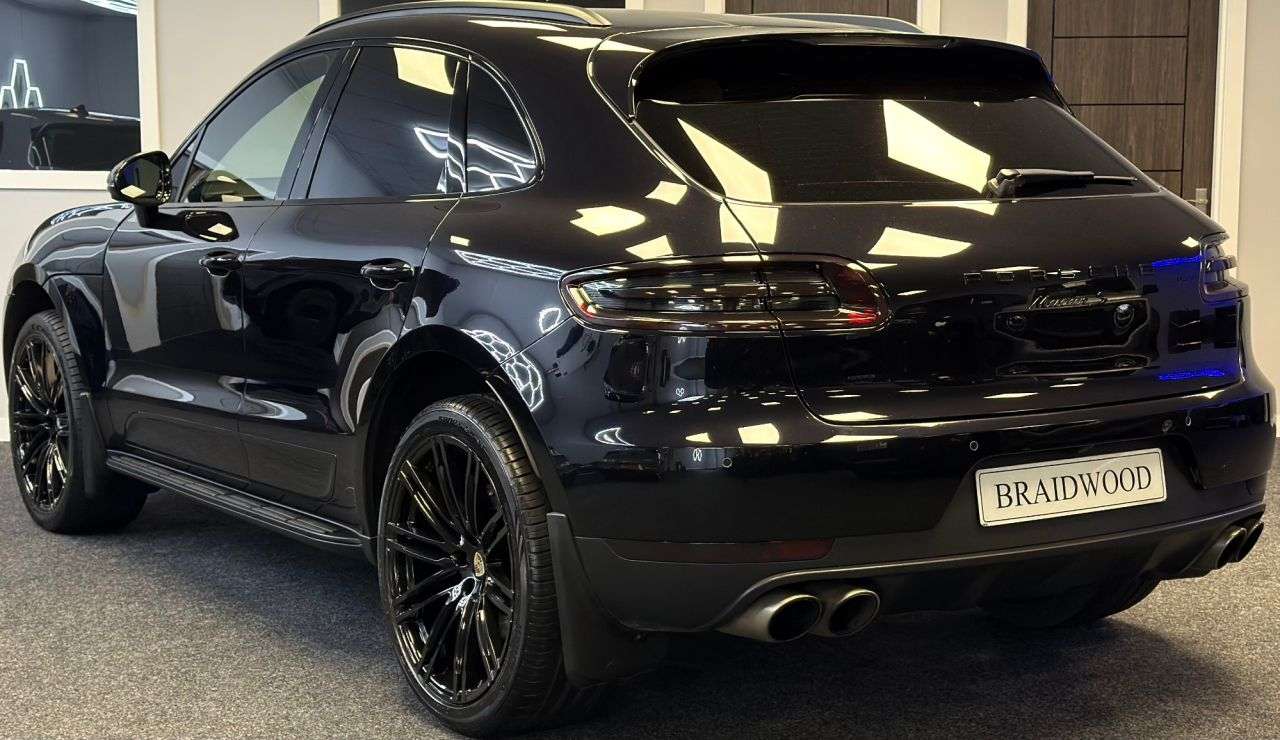 A 2016 PORSCHE MACAN 3.0 TD V6 S SUV 5dr Diesel PDK 4WD Euro 6 (s/s) (258 ps) A 2016 PORSCHE MACAN 3.0 TD V6 S SUV 5dr Diesel PDK 4WD Euro 6 (s/s) (258 ps)