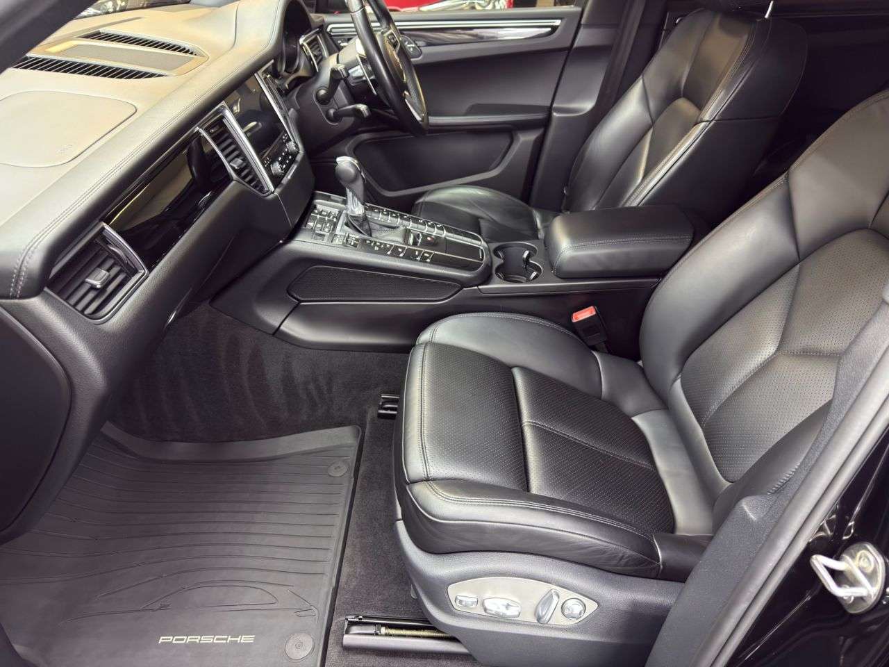 2016 PORSCHE MACAN 2016 PORSCHE MACAN