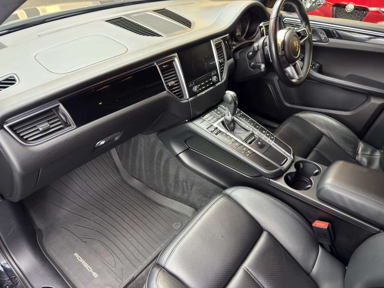 2016 PORSCHE MACAN 2016 PORSCHE MACAN