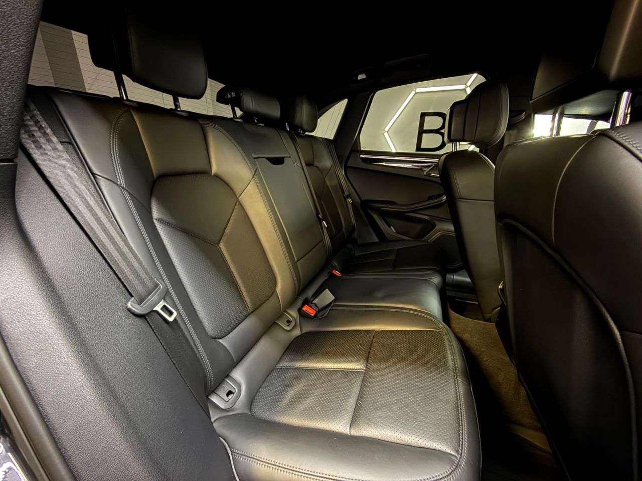 2016 PORSCHE MACAN 2016 PORSCHE MACAN