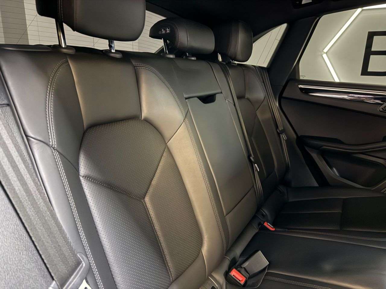 2016 PORSCHE MACAN 2016 PORSCHE MACAN