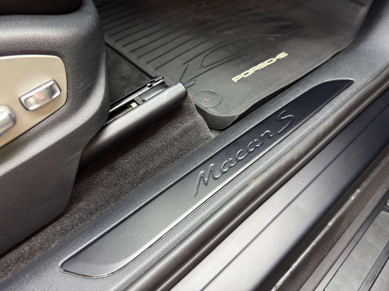 2016 PORSCHE MACAN 2016 PORSCHE MACAN