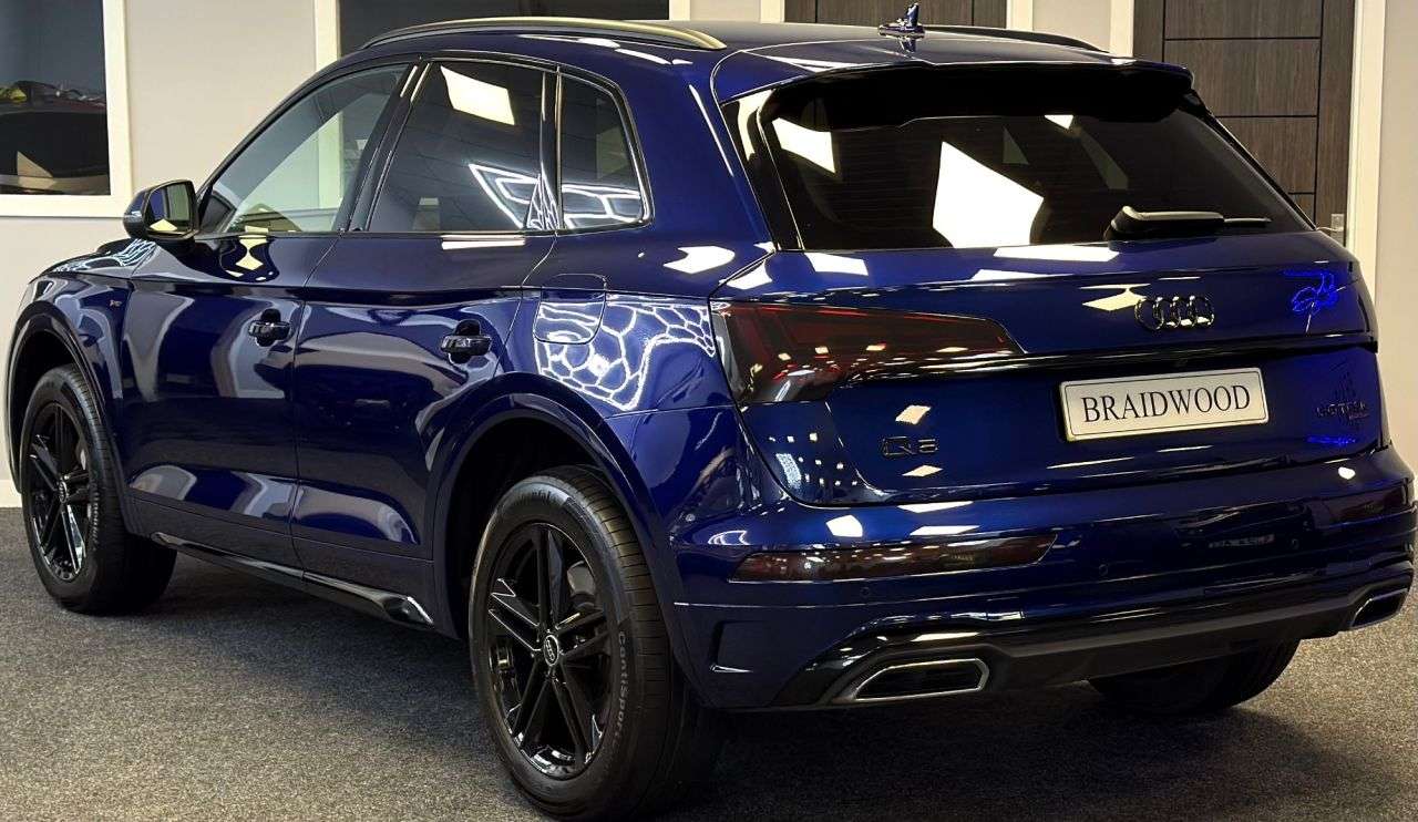 A 2024 AUDI Q5 2.0 TFSIe 50 S line SUV 5dr Petrol Plug-in Hybrid S Tronic quattro Euro 6 ( A 2024 AUDI Q5 2.0 TFSIe 50 S line SUV 5dr Petrol Plug-in Hybrid S Tronic quattro Euro 6 (