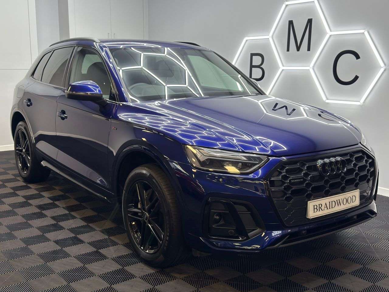 A 2024 AUDI Q5 2.0 TFSIe 50 S line SUV 5dr Petrol Plug-in Hybrid S Tronic quattro Euro 6 ( A 2024 AUDI Q5 2.0 TFSIe 50 S line SUV 5dr Petrol Plug-in Hybrid S Tronic quattro Euro 6 (