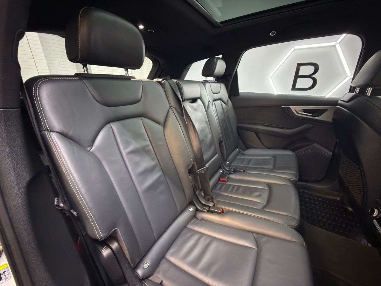 2017 AUDI SQ7 2017 AUDI SQ7