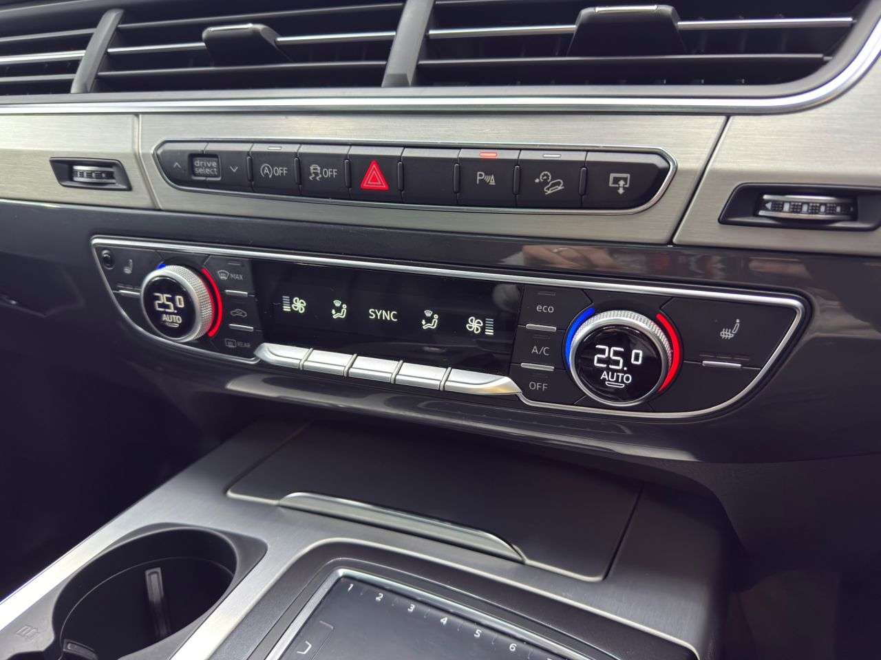 2017 AUDI SQ7 2017 AUDI SQ7