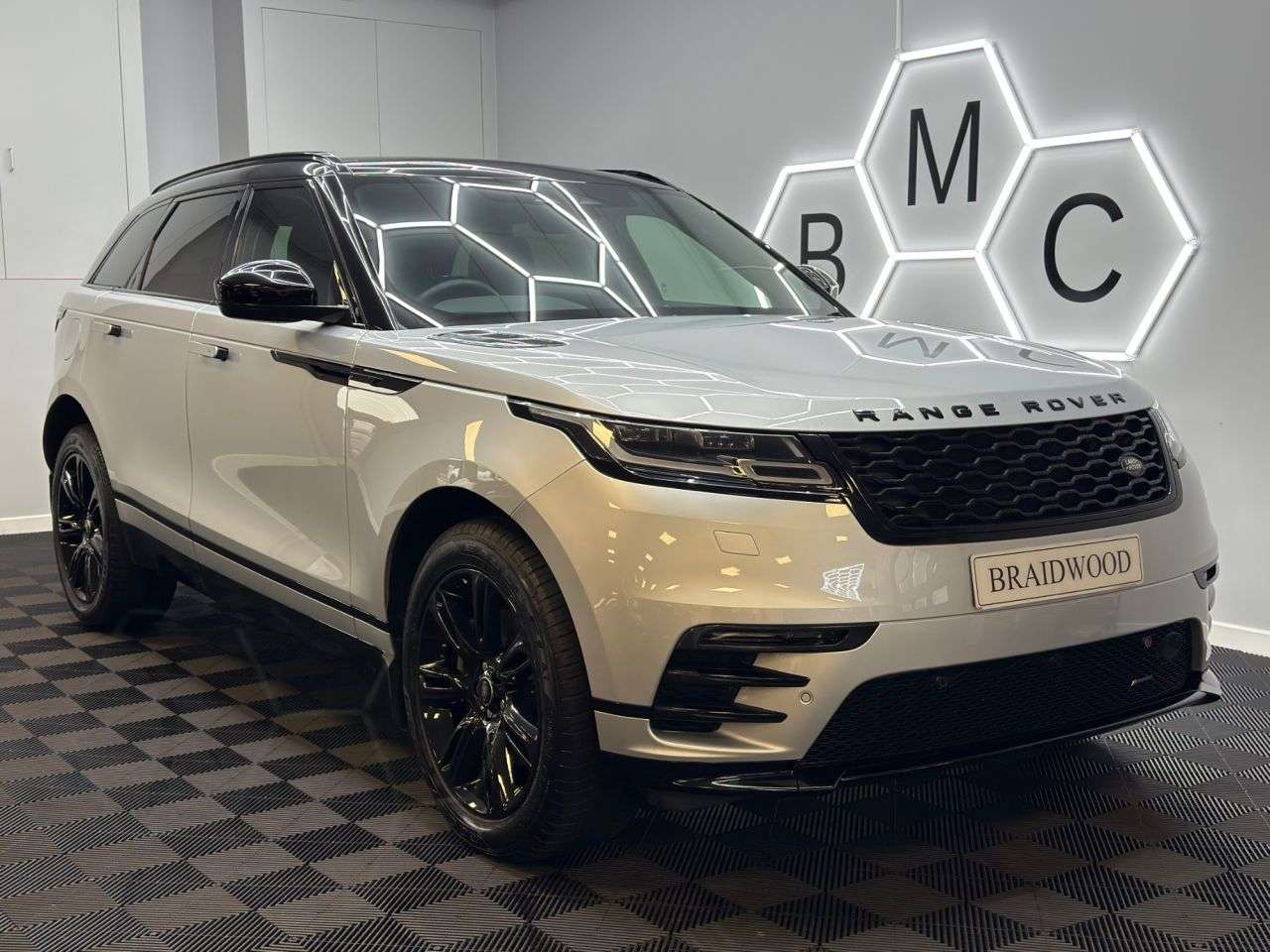 A 2022 LAND ROVER RANGE ROVER VELAR 2.0 D200 MHEV Edition SUV 5dr Diesel Auto 4WD Euro 6 (s/s) (204 ps) A 2022 LAND ROVER RANGE ROVER VELAR 2.0 D200 MHEV Edition SUV 5dr Diesel Auto 4WD Euro 6 (s/s) (204 ps)
