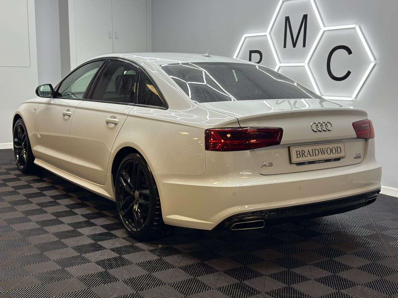 A 2017 AUDI A6 SALOON 2.0 TDI Black Edition Saloon 4dr Diesel S Tronic quattro Euro 6 (s/s) (190 A 2017 AUDI A6 SALOON 2.0 TDI Black Edition Saloon 4dr Diesel S Tronic quattro Euro 6 (s/s) (190