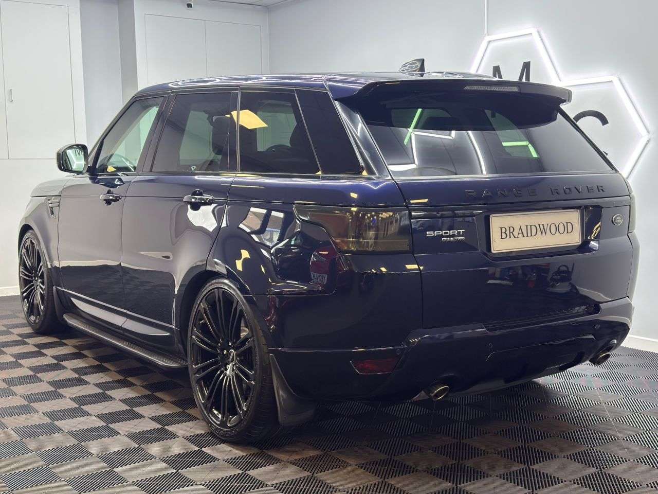 A 2016 LAND ROVER RANGE ROVER SPORT 3.0 SD V6 HSE SUV 5dr Diesel Auto 4WD Euro 6 (s/s) (306 ps) A 2016 LAND ROVER RANGE ROVER SPORT 3.0 SD V6 HSE SUV 5dr Diesel Auto 4WD Euro 6 (s/s) (306 ps)