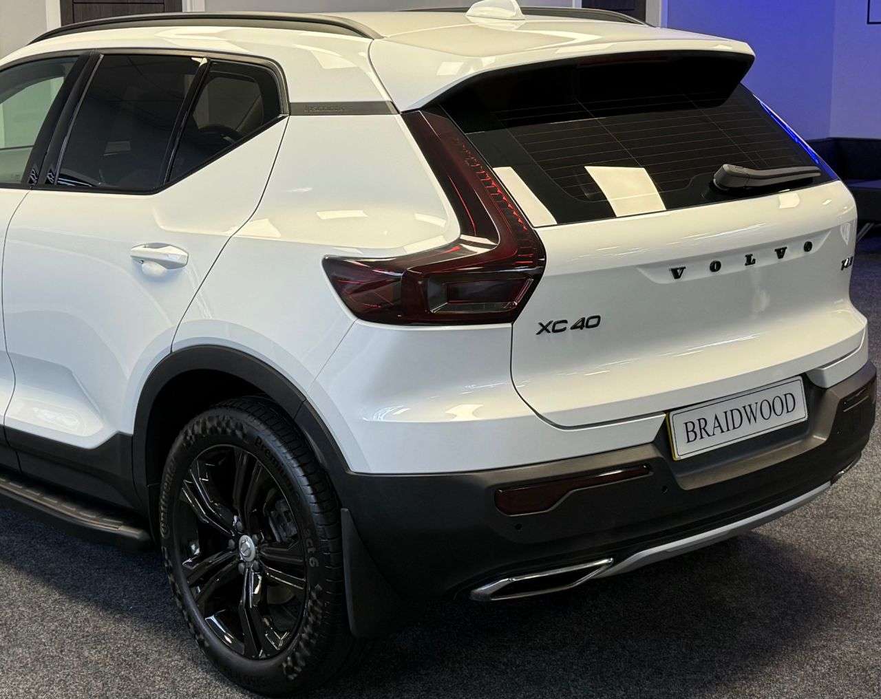 2019 VOLVO XC40 2019 VOLVO XC40