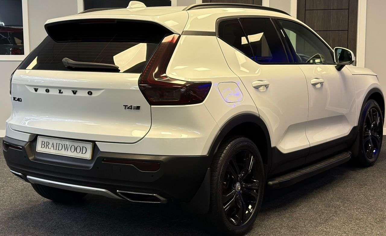 2019 VOLVO XC40 2019 VOLVO XC40