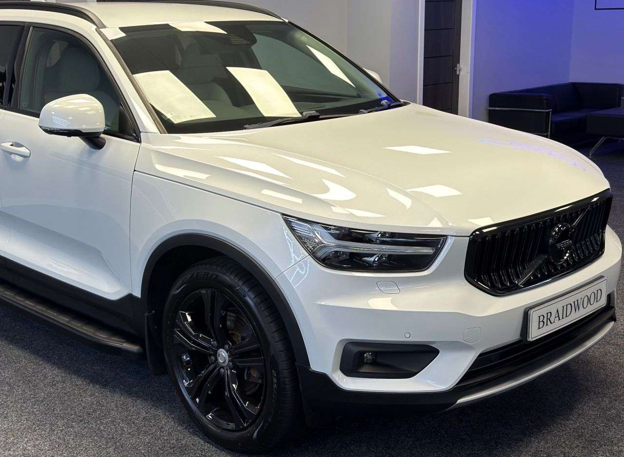 2019 VOLVO XC40 2019 VOLVO XC40