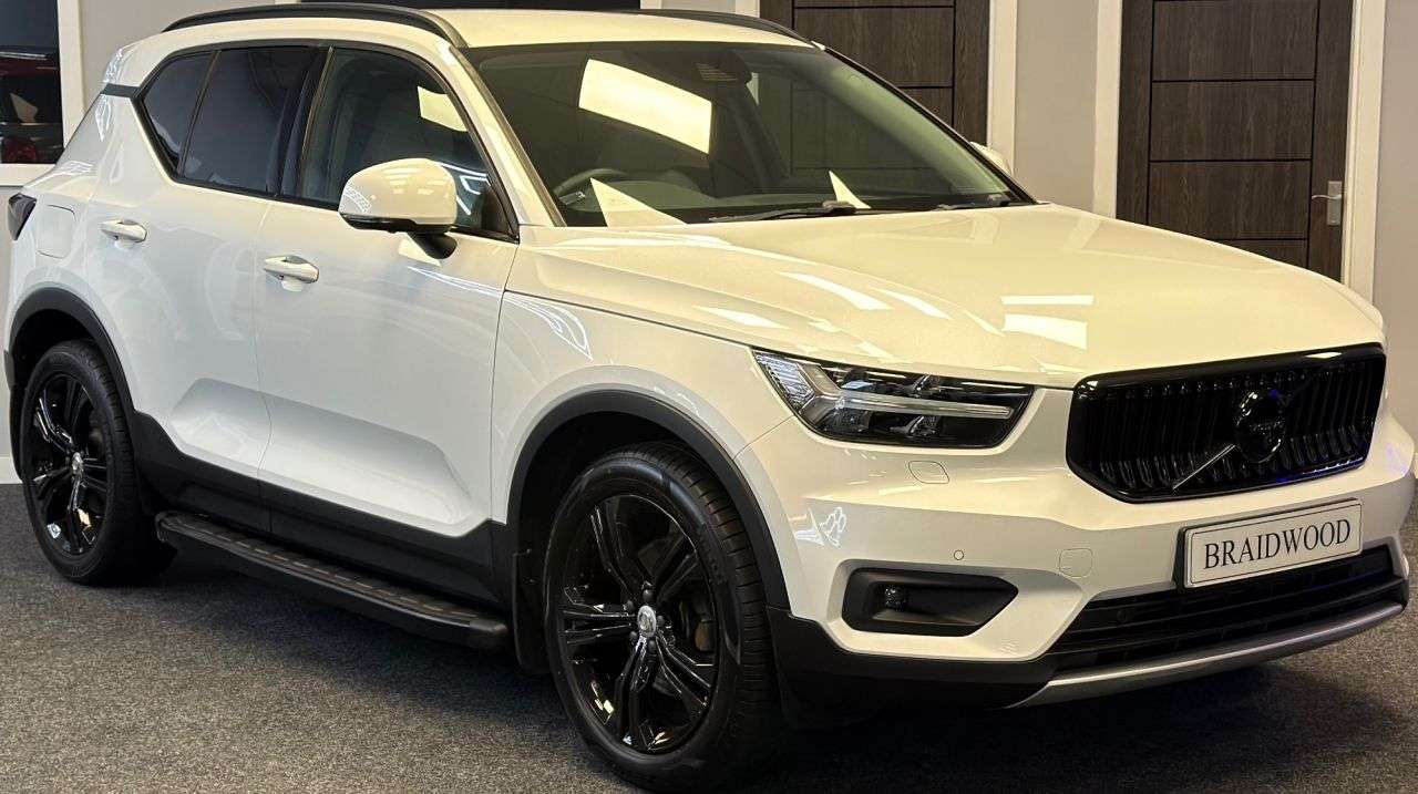 A 2019 VOLVO XC40 2.0 T4 Inscription Pro SUV 5dr Petrol Auto AWD Euro 6 (s/s) (190 ps) A 2019 VOLVO XC40 2.0 T4 Inscription Pro SUV 5dr Petrol Auto AWD Euro 6 (s/s) (190 ps)