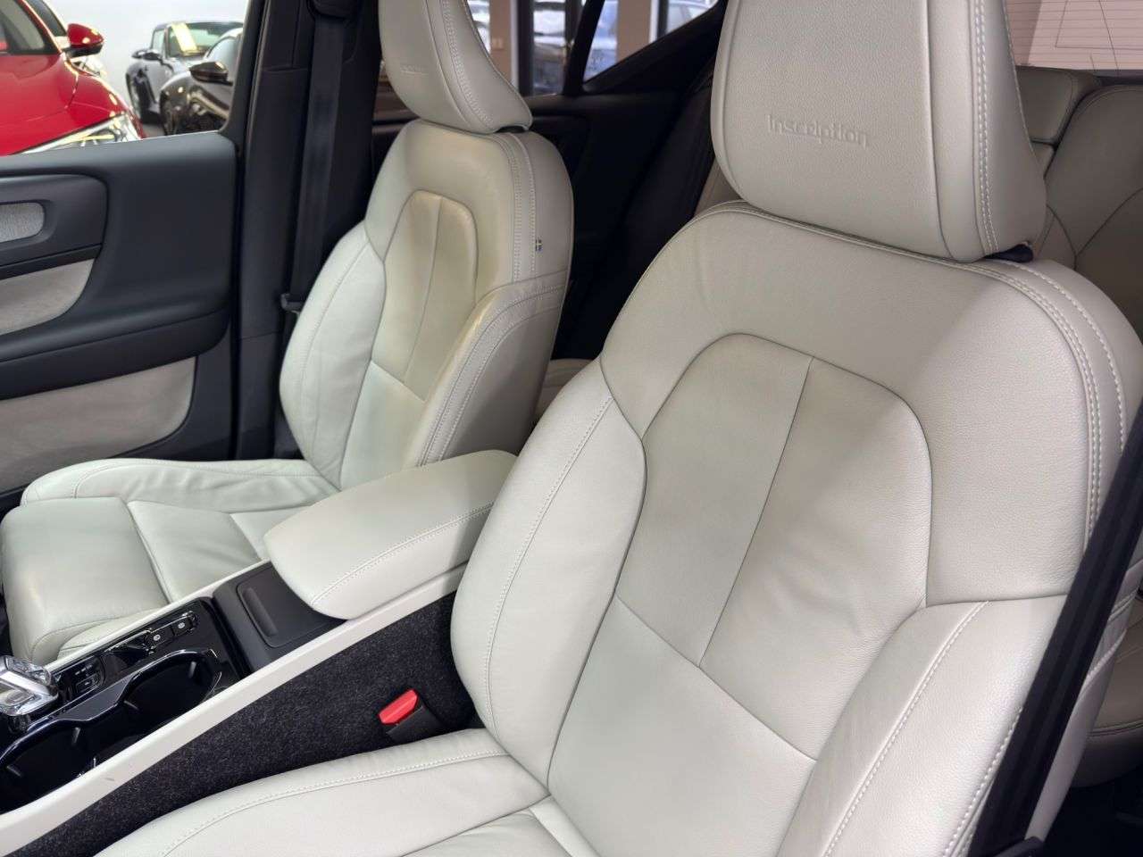 2019 VOLVO XC40 2019 VOLVO XC40