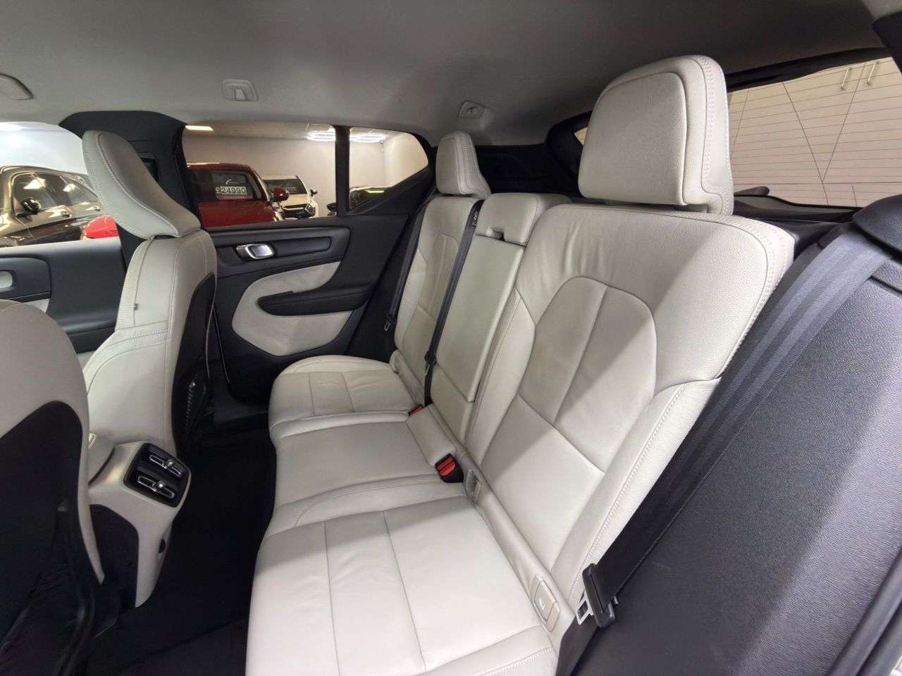 2019 VOLVO XC40 2019 VOLVO XC40