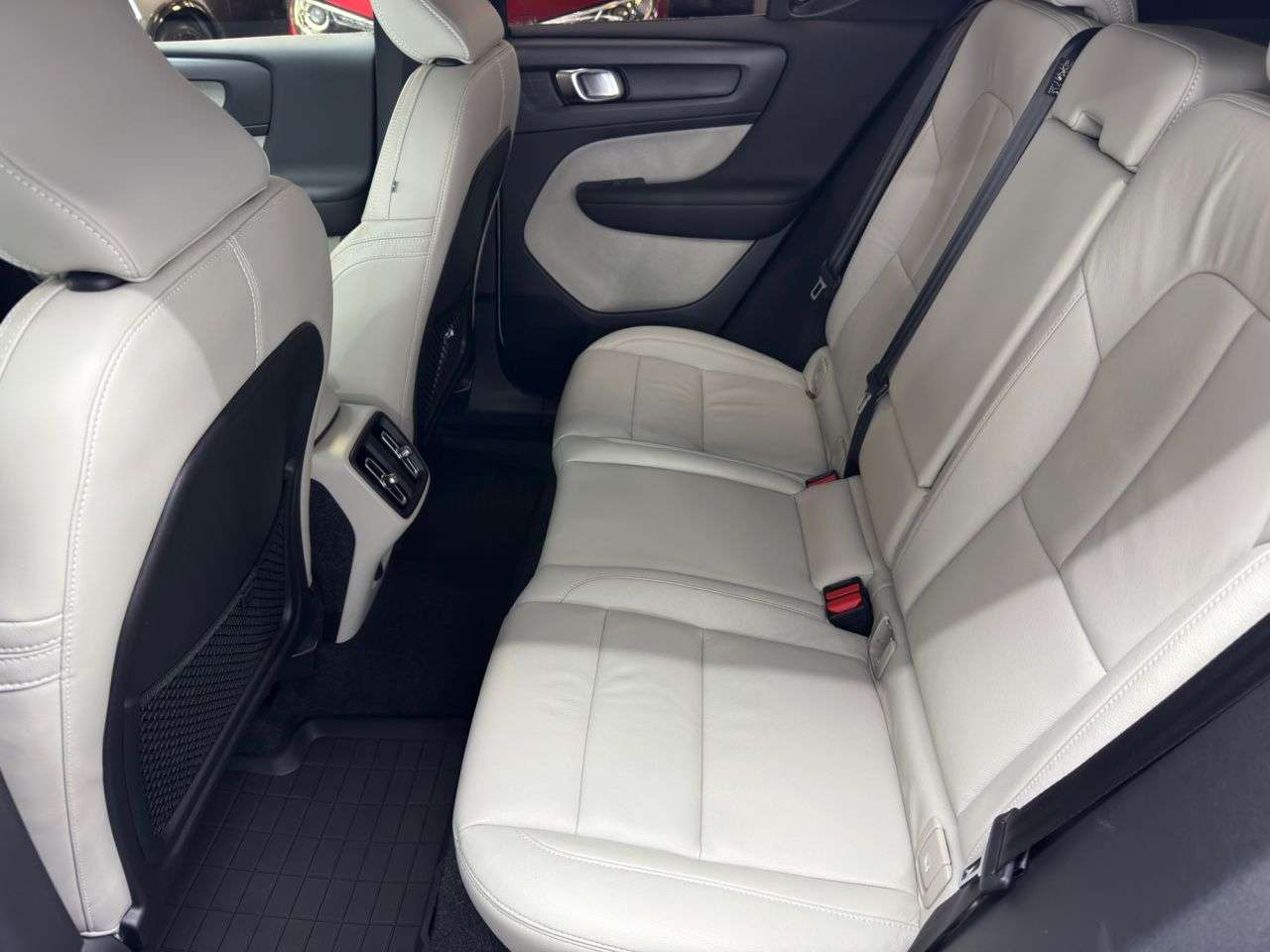 2019 VOLVO XC40 2019 VOLVO XC40