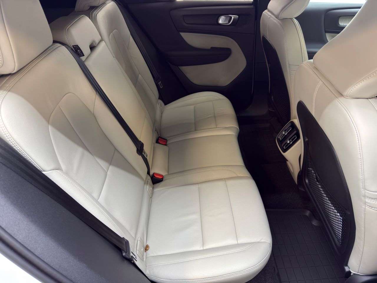 2019 VOLVO XC40 2019 VOLVO XC40