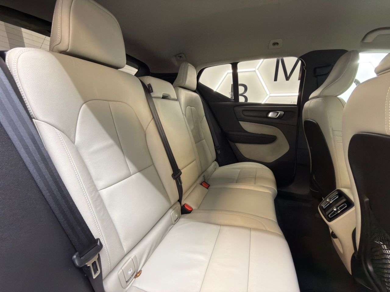 2019 VOLVO XC40 2019 VOLVO XC40