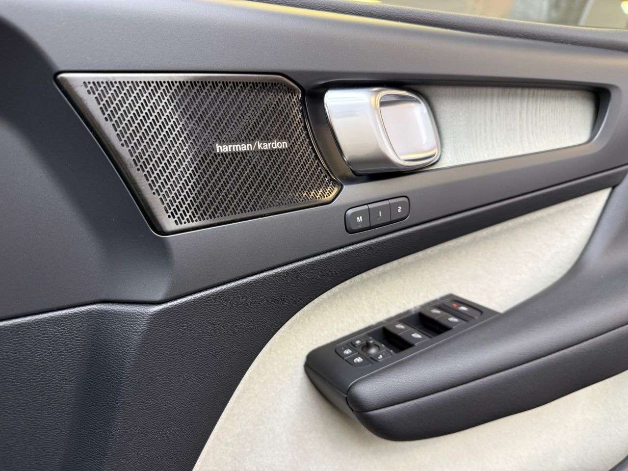 2019 VOLVO XC40 2019 VOLVO XC40