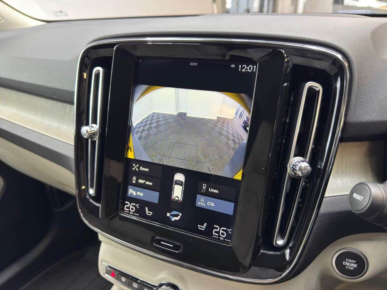 2019 VOLVO XC40 2019 VOLVO XC40