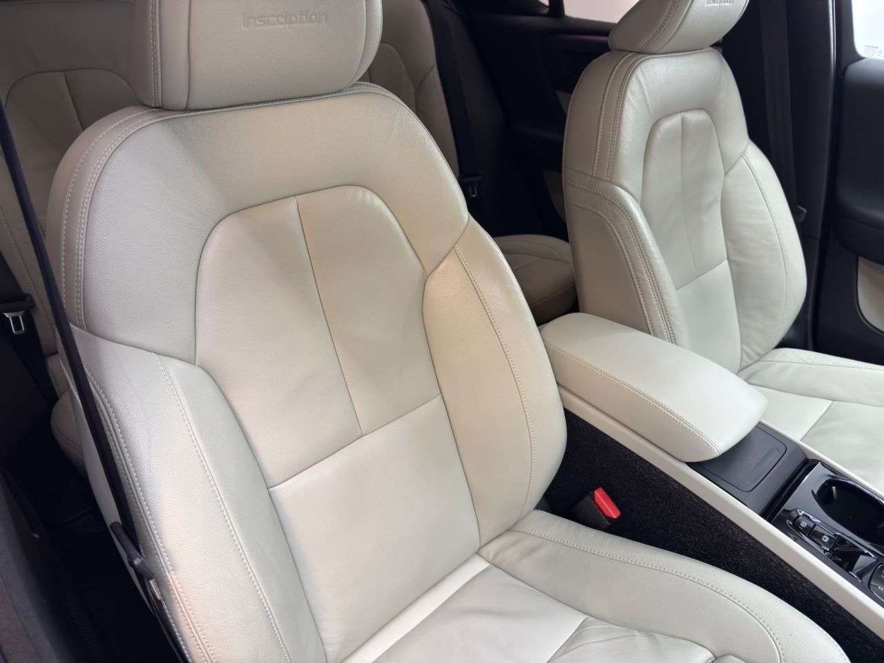 2019 VOLVO XC40 2019 VOLVO XC40