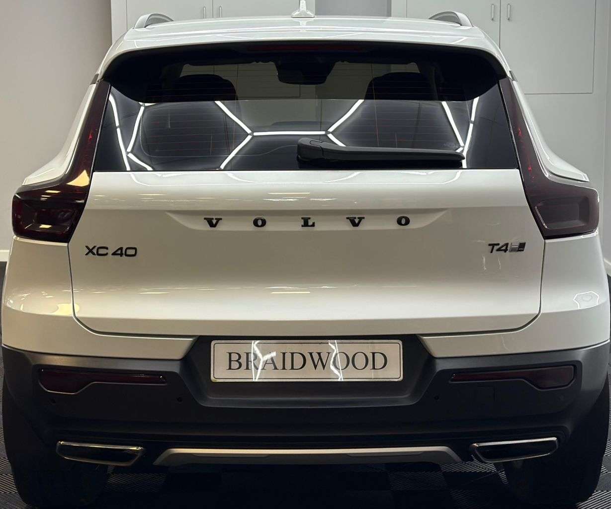 2019 VOLVO XC40 2019 VOLVO XC40