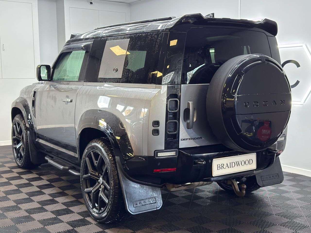 A 2024 LAND ROVER DEFENDER 3.0 D300 MHEV X-Dynamic HSE SUV 3dr Diesel Auto 4WD Euro 6 (s/s) (300 ps) A 2024 LAND ROVER DEFENDER 3.0 D300 MHEV X-Dynamic HSE SUV 3dr Diesel Auto 4WD Euro 6 (s/s) (300 ps)