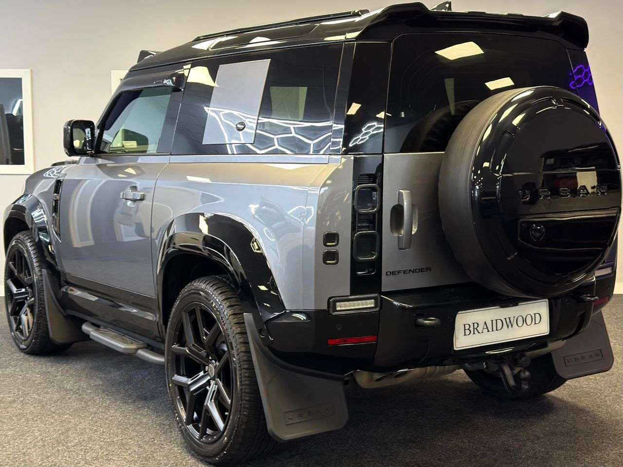 A 2024 LAND ROVER DEFENDER 3.0 D300 MHEV X-Dynamic HSE SUV 3dr Diesel Auto 4WD Euro 6 (s/s) (300 ps) A 2024 LAND ROVER DEFENDER 3.0 D300 MHEV X-Dynamic HSE SUV 3dr Diesel Auto 4WD Euro 6 (s/s) (300 ps)