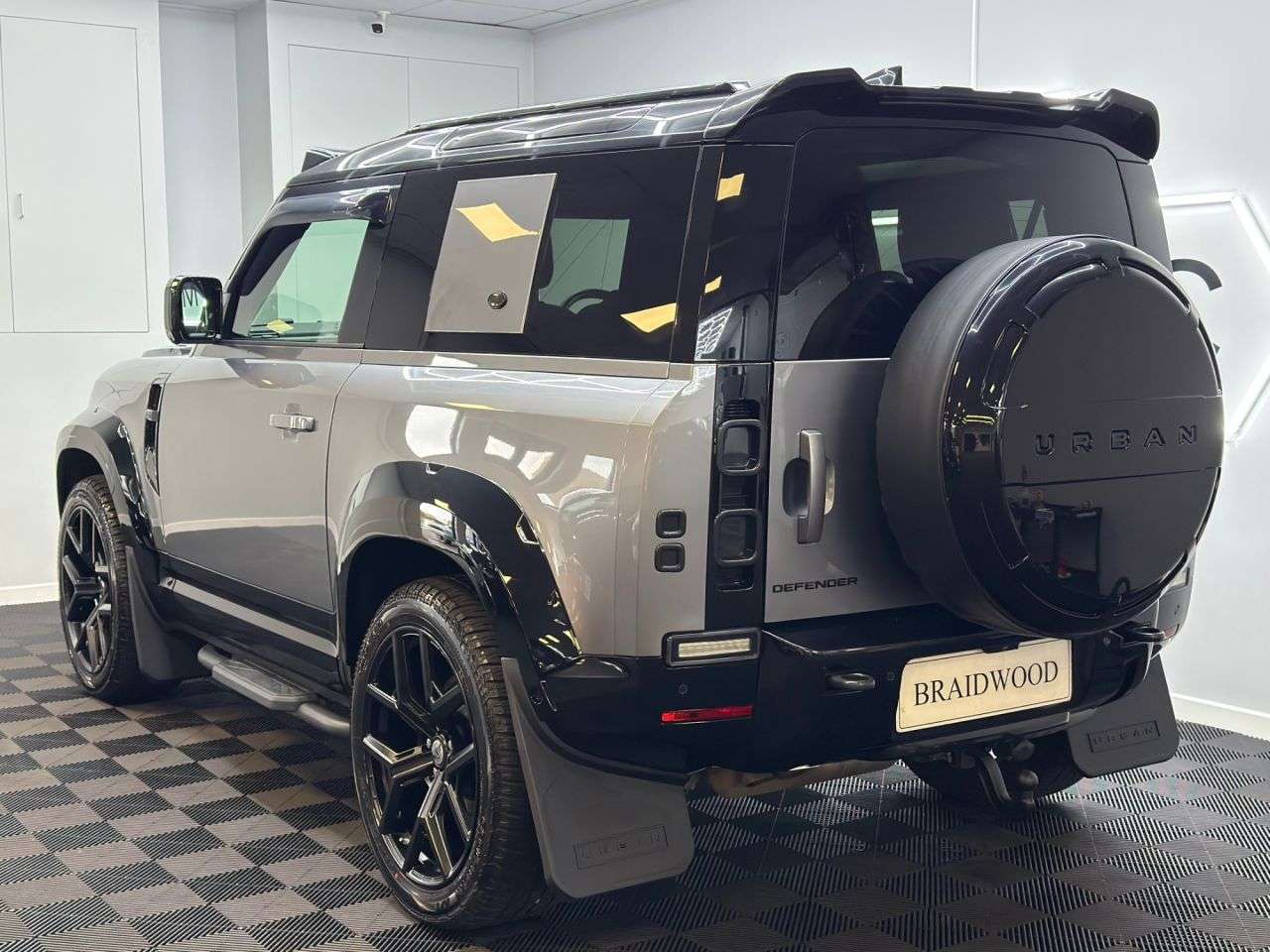 A 2024 LAND ROVER DEFENDER 3.0 D300 MHEV X-Dynamic HSE SUV 3dr Diesel Auto 4WD Euro 6 (s/s) (300 ps) A 2024 LAND ROVER DEFENDER 3.0 D300 MHEV X-Dynamic HSE SUV 3dr Diesel Auto 4WD Euro 6 (s/s) (300 ps)