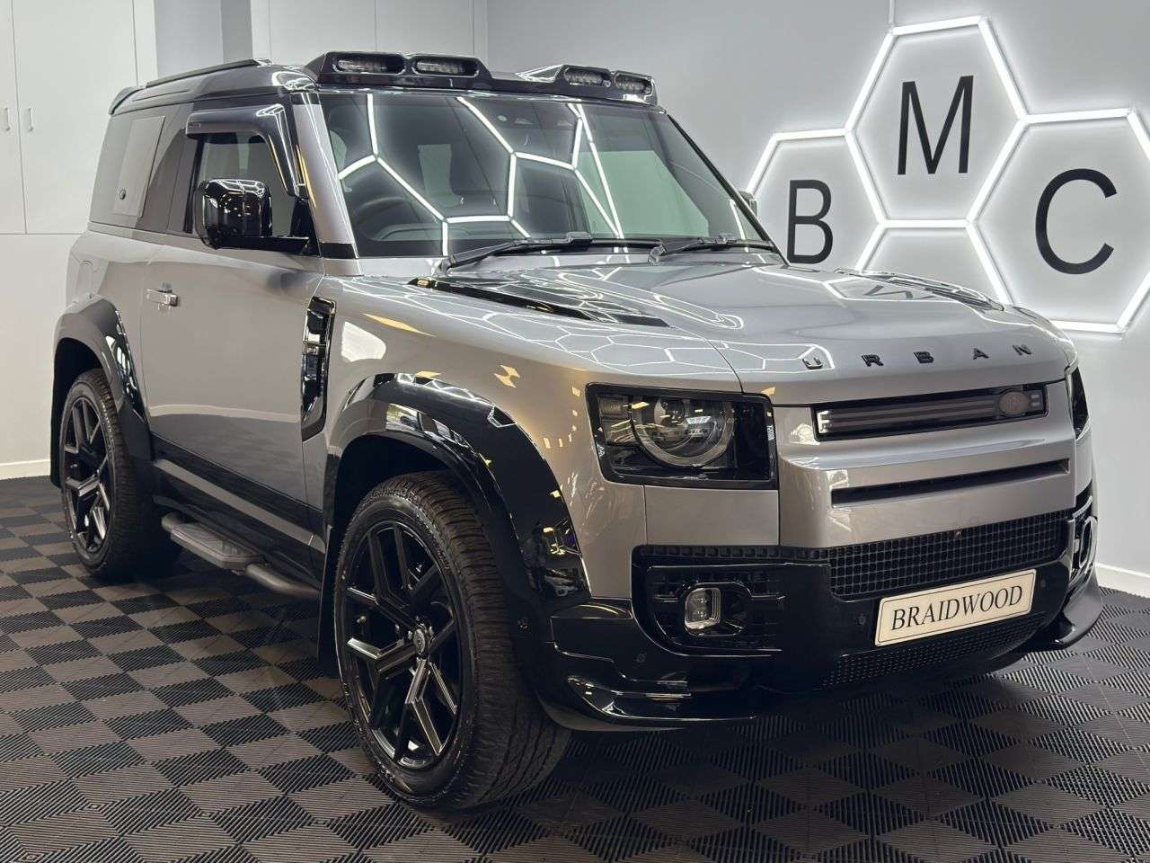 A 2024 LAND ROVER DEFENDER 3.0 D300 MHEV X-Dynamic HSE SUV 3dr Diesel Auto 4WD Euro 6 (s/s) (300 ps) A 2024 LAND ROVER DEFENDER 3.0 D300 MHEV X-Dynamic HSE SUV 3dr Diesel Auto 4WD Euro 6 (s/s) (300 ps)