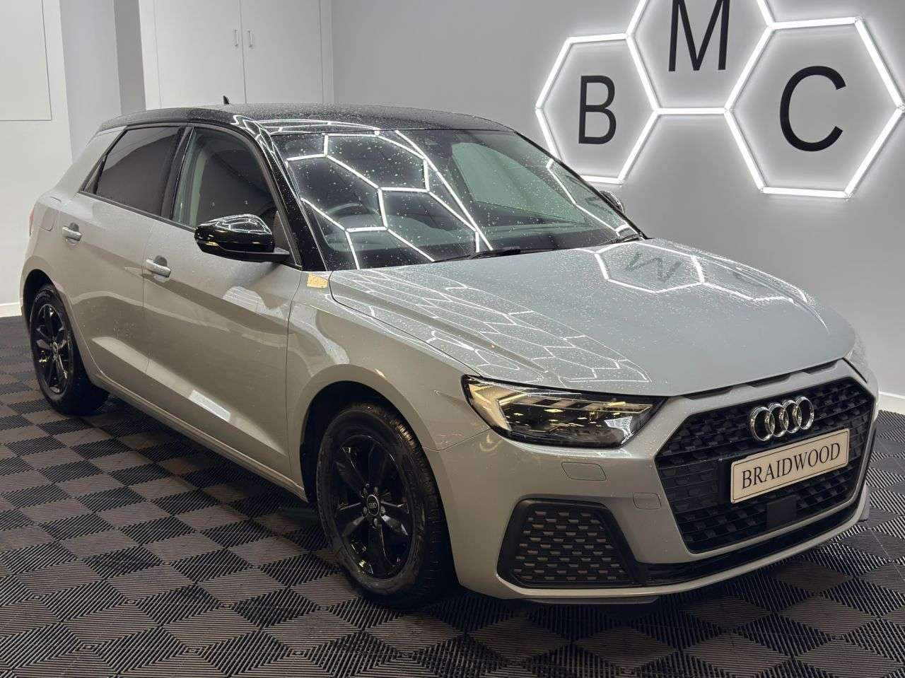 A 2021 AUDI A1 1.0 TFSI 25 Technik Sportback 5dr Petrol Manual Euro 6 (s/s) (95 ps) A 2021 AUDI A1 1.0 TFSI 25 Technik Sportback 5dr Petrol Manual Euro 6 (s/s) (95 ps)