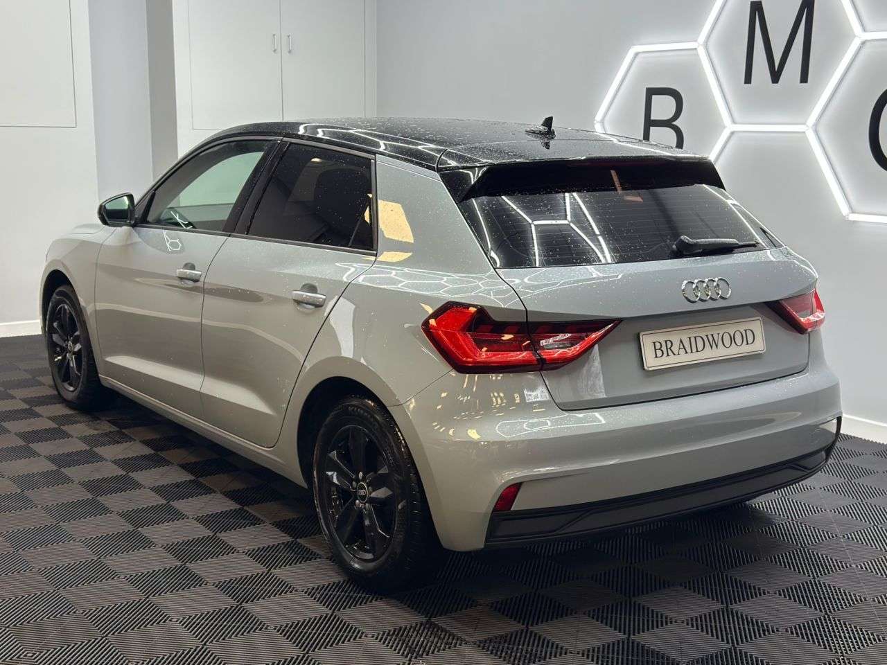 A 2021 AUDI A1 1.0 TFSI 25 Technik Sportback 5dr Petrol Manual Euro 6 (s/s) (95 ps) A 2021 AUDI A1 1.0 TFSI 25 Technik Sportback 5dr Petrol Manual Euro 6 (s/s) (95 ps)