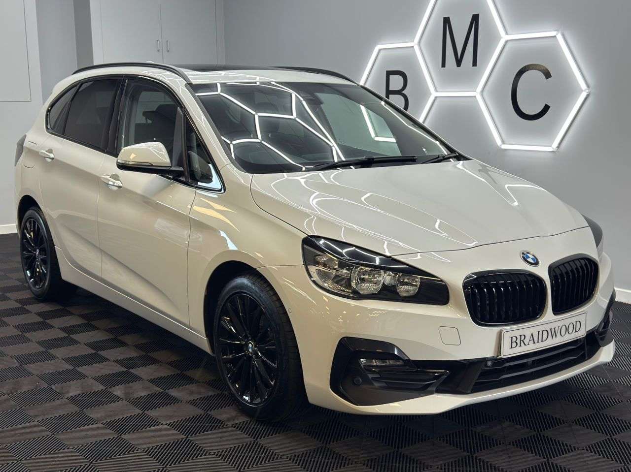A 2018 BMW 2 SERIES ACTIVE TOURER 2.0 218d Luxury MPV 5dr Diesel Auto Euro 6 (s/s) (150 ps) A 2018 BMW 2 SERIES ACTIVE TOURER 2.0 218d Luxury MPV 5dr Diesel Auto Euro 6 (s/s) (150 ps)