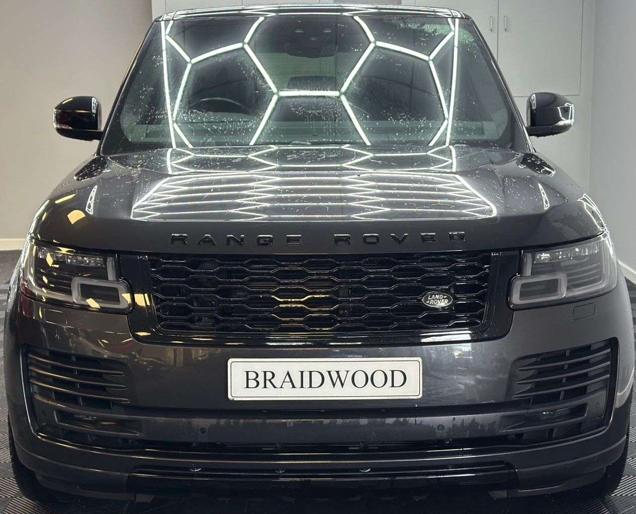 A 2021 LAND ROVER RANGE ROVER 3.0 D300 MHEV Westminster Black SUV 5dr Diesel Auto 4WD Euro 6 (s/s) (300 p A 2021 LAND ROVER RANGE ROVER 3.0 D300 MHEV Westminster Black SUV 5dr Diesel Auto 4WD Euro 6 (s/s) (300 p