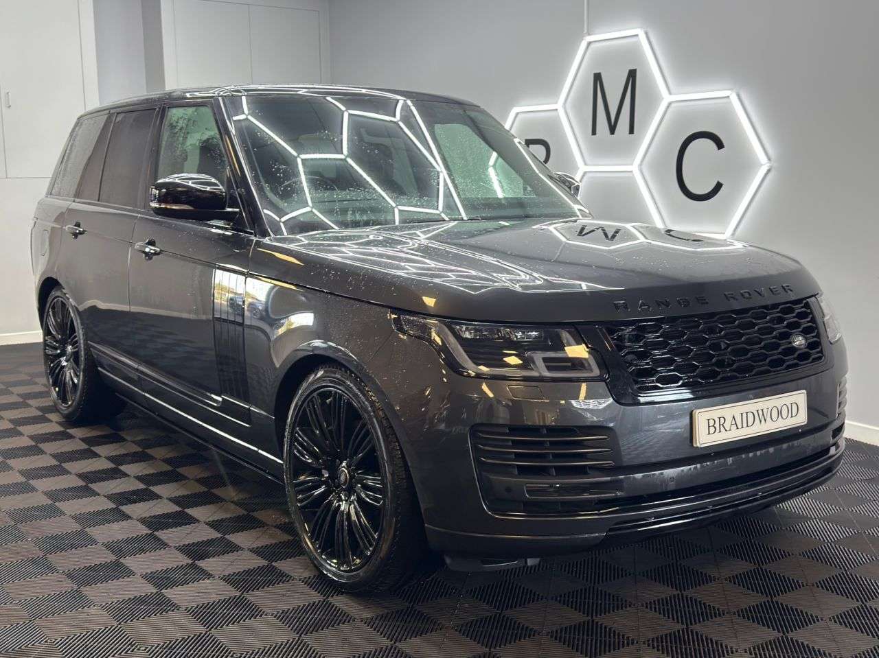 A 2021 LAND ROVER RANGE ROVER 3.0 D300 MHEV Westminster Black SUV 5dr Diesel Auto 4WD Euro 6 (s/s) (300 p A 2021 LAND ROVER RANGE ROVER 3.0 D300 MHEV Westminster Black SUV 5dr Diesel Auto 4WD Euro 6 (s/s) (300 p