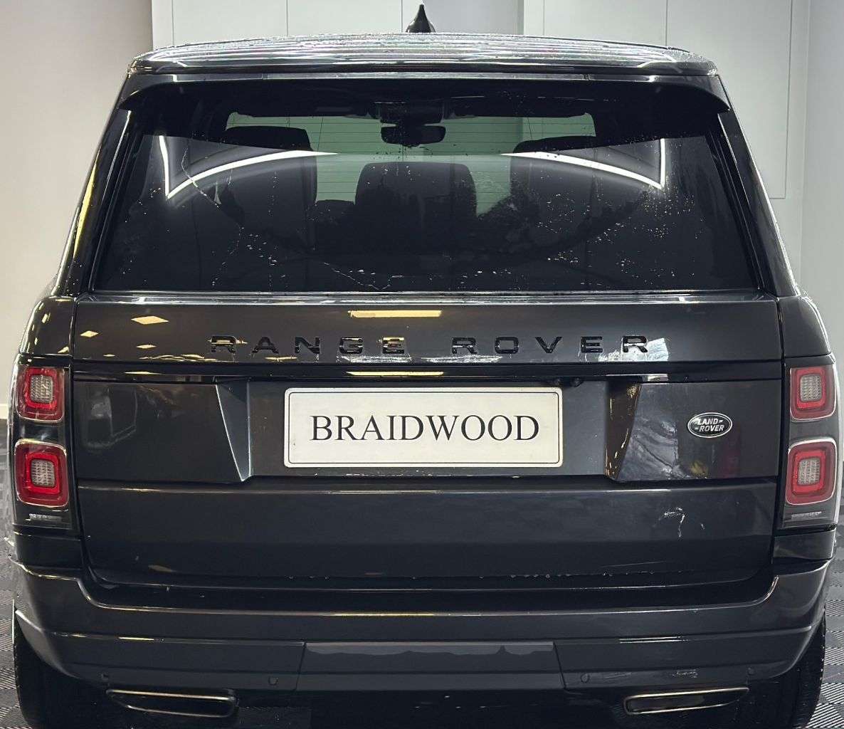 A 2021 LAND ROVER RANGE ROVER 3.0 D300 MHEV Westminster Black SUV 5dr Diesel Auto 4WD Euro 6 (s/s) (300 p A 2021 LAND ROVER RANGE ROVER 3.0 D300 MHEV Westminster Black SUV 5dr Diesel Auto 4WD Euro 6 (s/s) (300 p