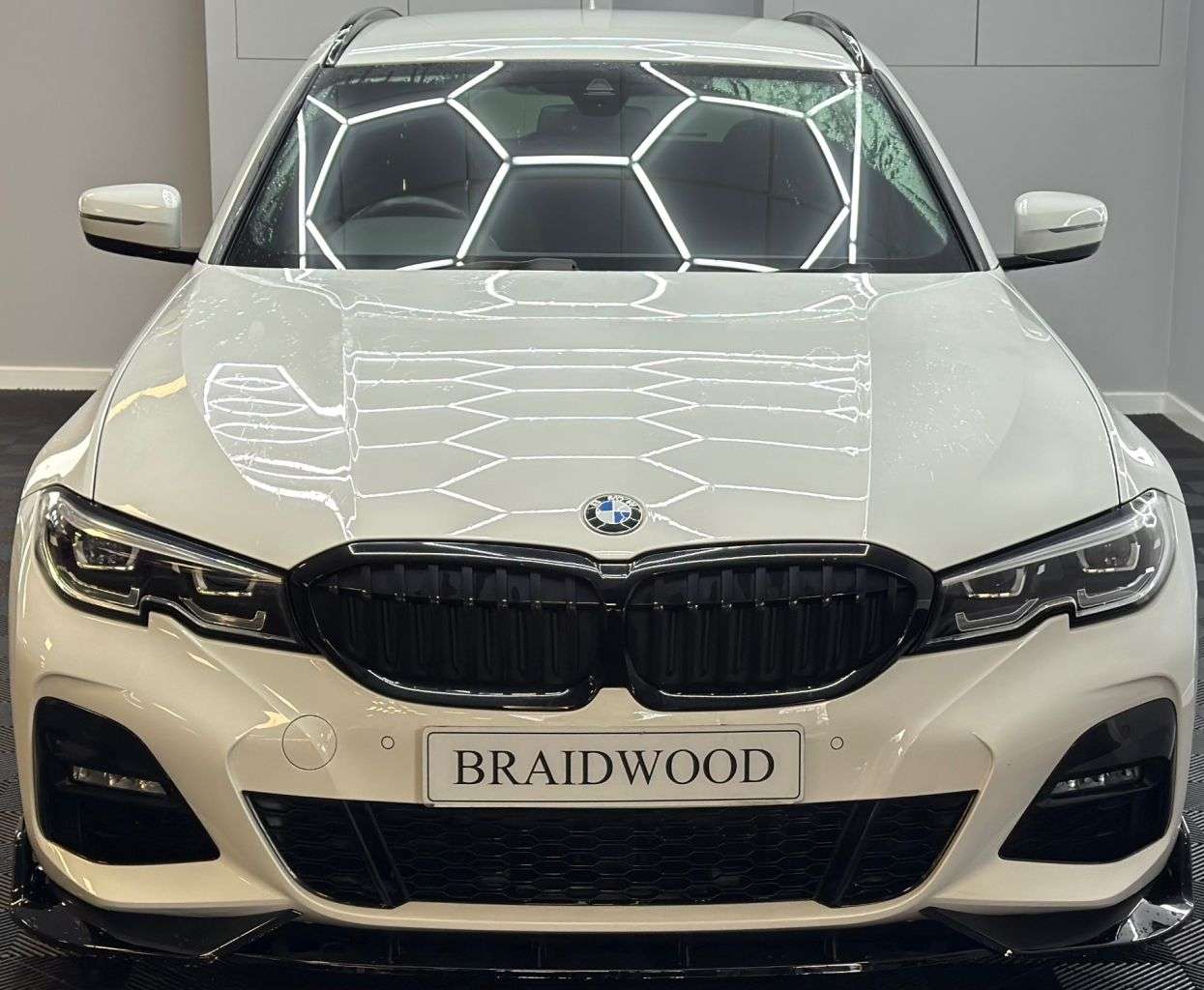 A 2021 BMW 3 SERIES 2.0 320d MHT M Sport Touring 5dr Diesel Hybrid Auto Euro 6 (s/s) (190 ps) A 2021 BMW 3 SERIES 2.0 320d MHT M Sport Touring 5dr Diesel Hybrid Auto Euro 6 (s/s) (190 ps)