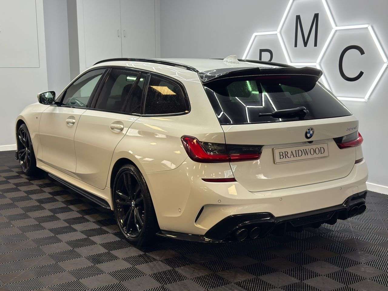 A 2021 BMW 3 SERIES 2.0 320d MHT M Sport Touring 5dr Diesel Hybrid Auto Euro 6 (s/s) (190 ps) A 2021 BMW 3 SERIES 2.0 320d MHT M Sport Touring 5dr Diesel Hybrid Auto Euro 6 (s/s) (190 ps)