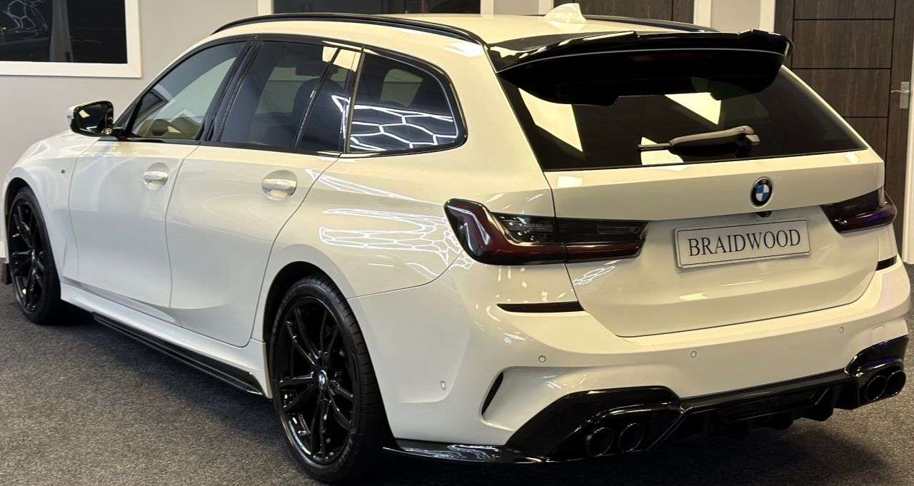 A 2021 BMW 3 SERIES 2.0 320d MHT M Sport Touring 5dr Diesel Hybrid Auto Euro 6 (s/s) (190 ps) A 2021 BMW 3 SERIES 2.0 320d MHT M Sport Touring 5dr Diesel Hybrid Auto Euro 6 (s/s) (190 ps)