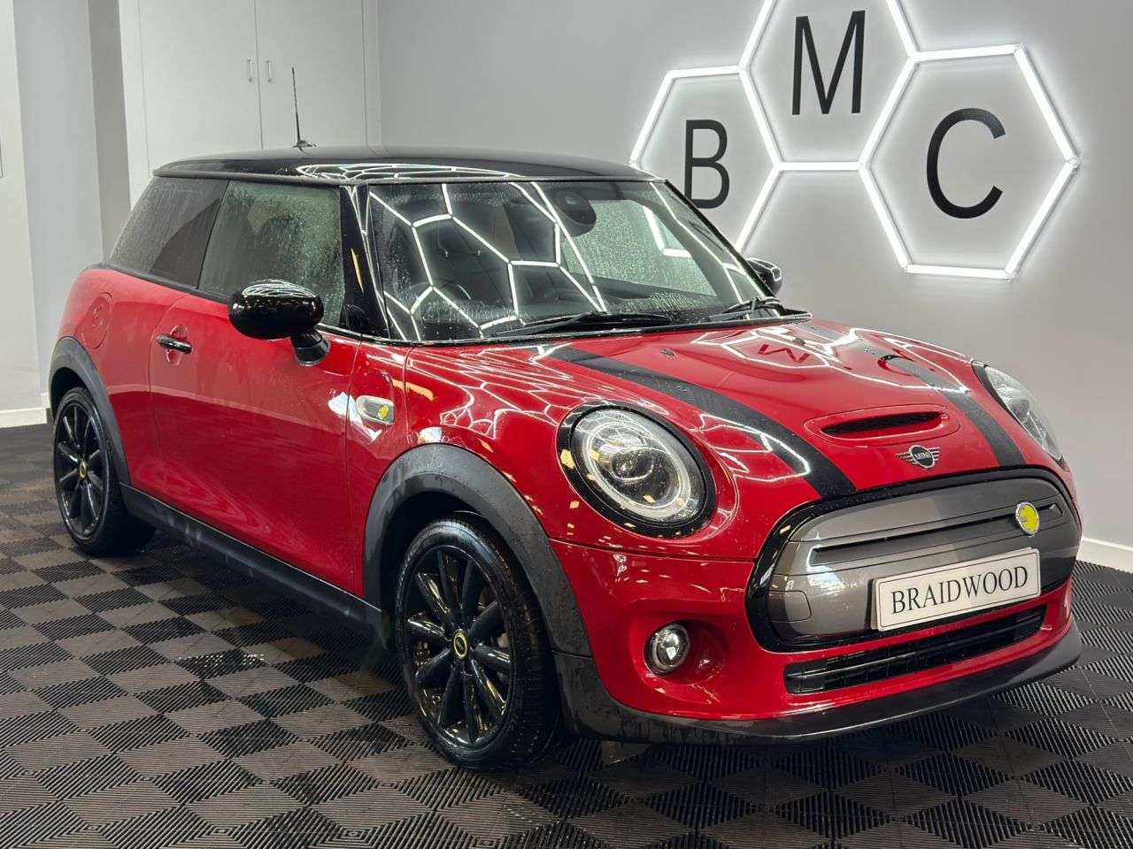 A 2020 MINI ELECTRIC HATCH Cooper SE 32.6kWh Level 2 Hatchback 3dr Electric Auto (184 ps) A 2020 MINI ELECTRIC HATCH Cooper SE 32.6kWh Level 2 Hatchback 3dr Electric Auto (184 ps)