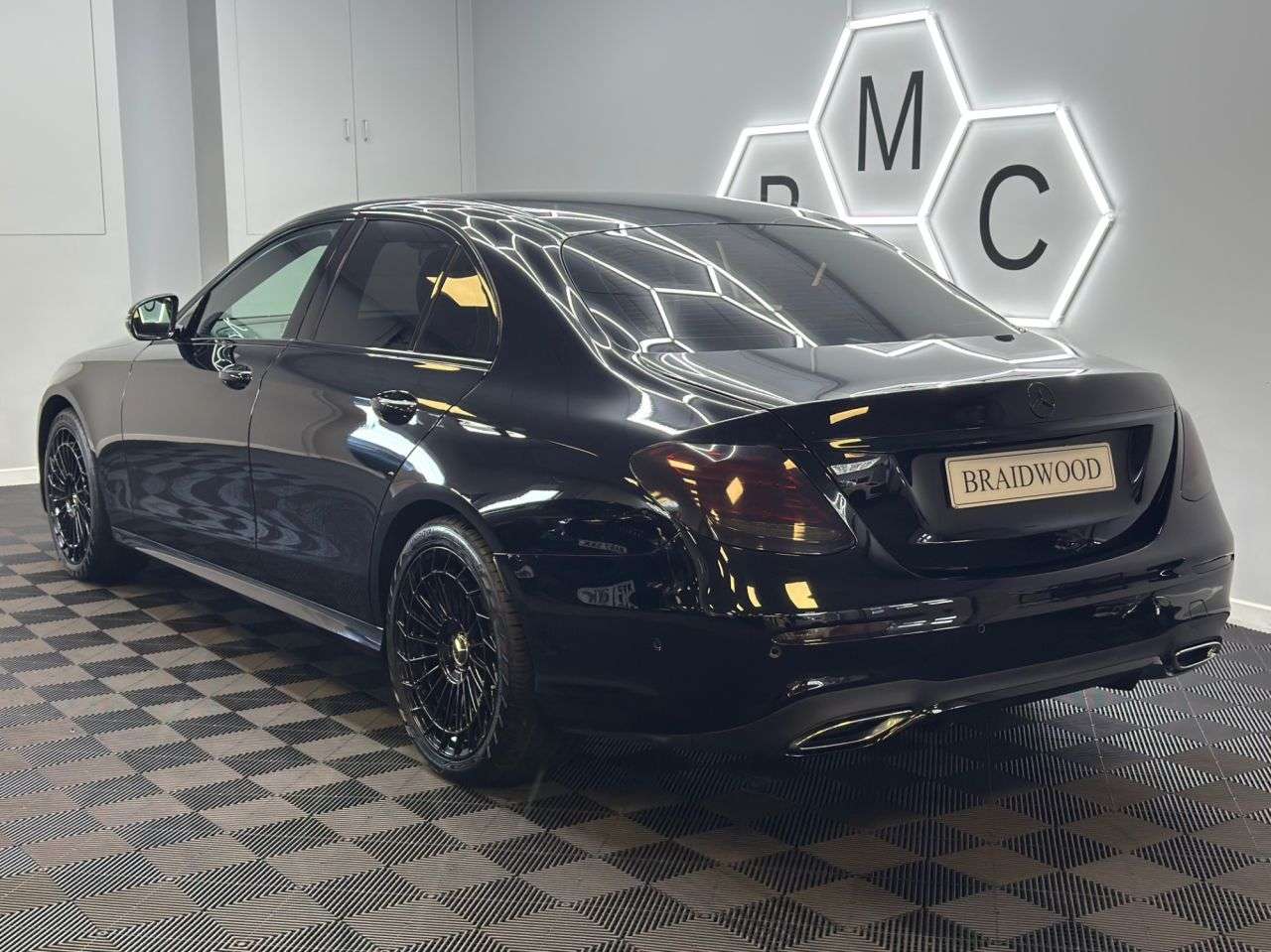 A 2017 MERCEDES-BENZ E-CLASS 2.0 E200d AMG Line Saloon 4dr Diesel G-Tronic+ Euro 6 (s/s) (150 ps) A 2017 MERCEDES-BENZ E-CLASS 2.0 E200d AMG Line Saloon 4dr Diesel G-Tronic+ Euro 6 (s/s) (150 ps)