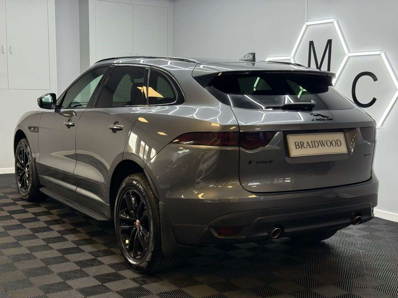 A 2018 JAGUAR F-PACE 2.0 D240 R-Sport SUV 5dr Diesel Auto AWD Euro 6 (s/s) (240 ps) A 2018 JAGUAR F-PACE 2.0 D240 R-Sport SUV 5dr Diesel Auto AWD Euro 6 (s/s) (240 ps)