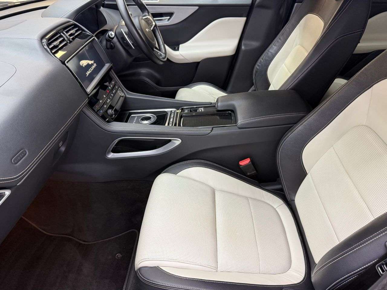 2018 JAGUAR F-PACE 2018 JAGUAR F-PACE