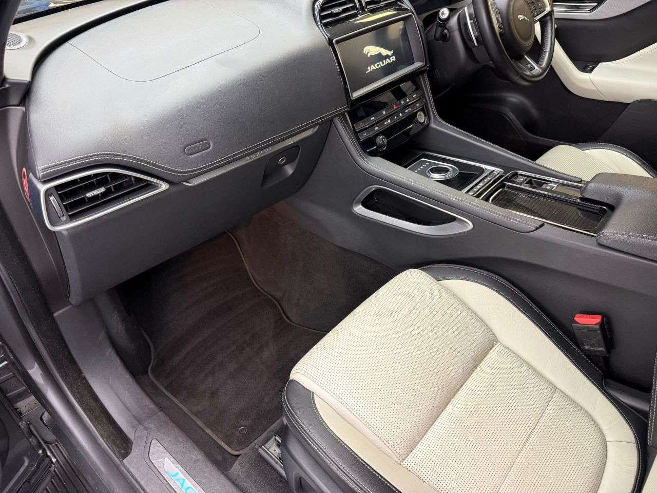 2018 JAGUAR F-PACE 2018 JAGUAR F-PACE